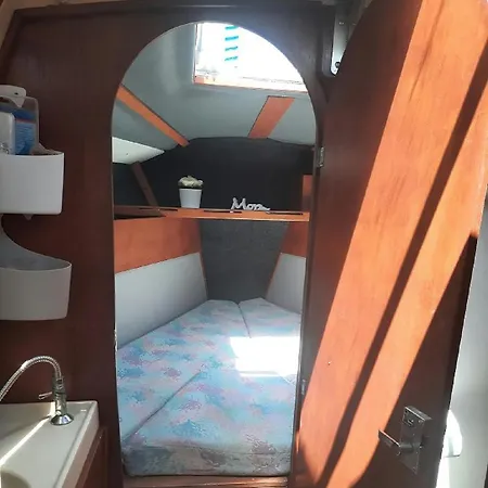 Voilier Logement Spacieux A Louer Au Port - Plage - 11 Aude * Gruissan