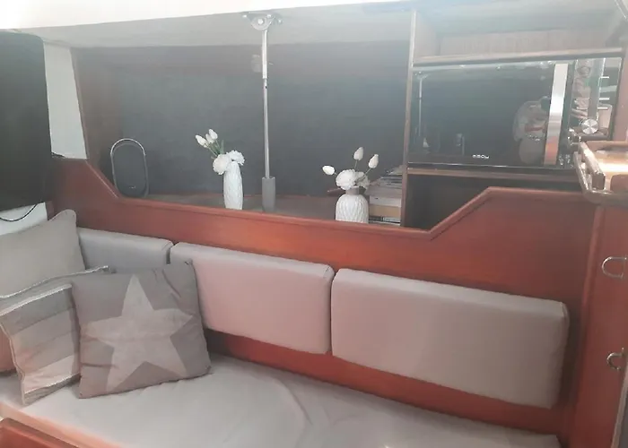 船上ホテル Voilier Logement Spacieux A Louer Au Port - Plage - 11 Aude *