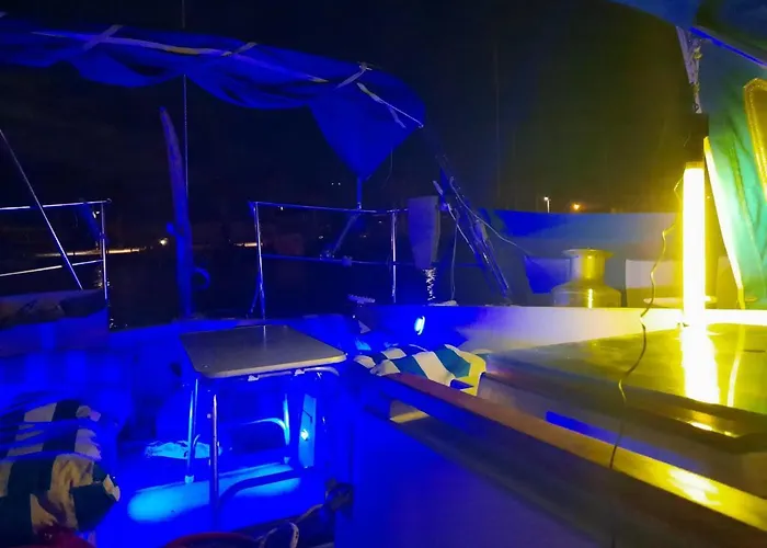Voilier Logement Spacieux A Louer Au Port - Plage - 11 Aude 船上ホテル グリュイッサン