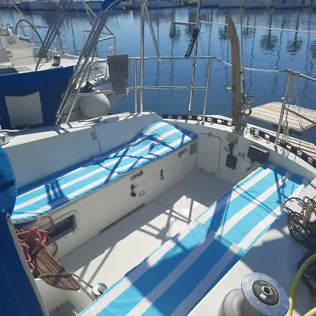 Voilier Logement Spacieux A Louer Au Port - Plage - 11 Aude Botel