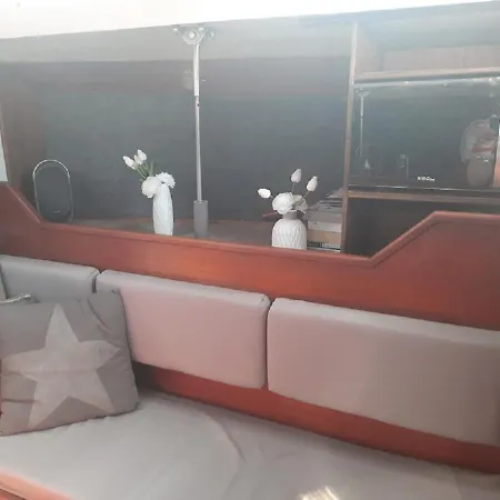 Úszó hotel Voilier Logement Spacieux A Louer Au Port - Plage - 11 Aude *