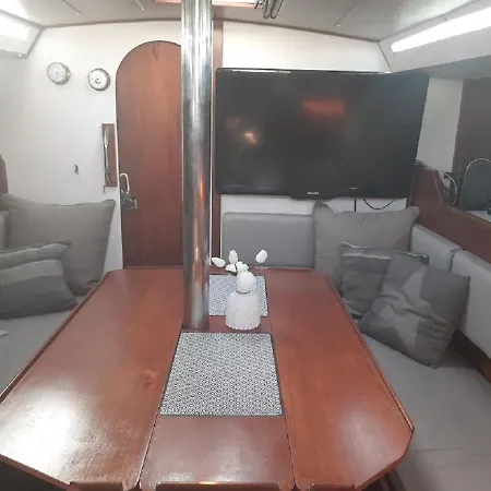 Voilier Logement Spacieux A Louer Au Port - Plage - 11 Aude Botel *