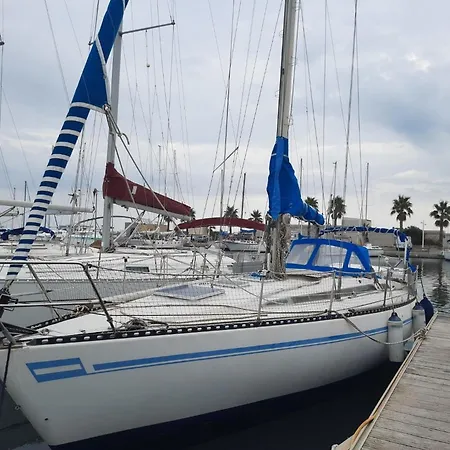 Voilier Logement Spacieux A Louer Au Port - Plage - 11 Aude